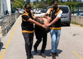 Bıçakla yaraladığı kadına ilkokuldan beri platonik aşk beslemiş