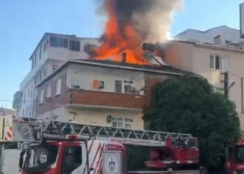 Yangın çıkan daire, kullanılamaz hale geldi