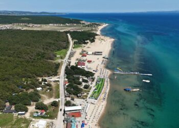 Mavi ve yeşilin buluştuğu Saros Körfezi sahilleri yeni sezona hazırlanıyor