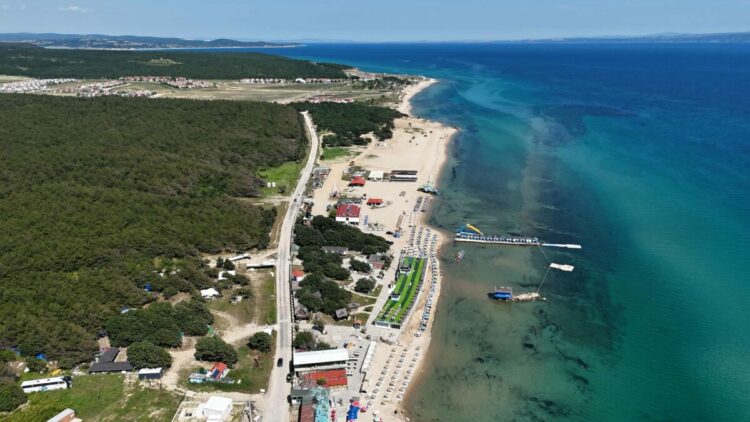 Mavi ve yeşilin buluştuğu Saros Körfezi sahilleri yeni sezona hazırlanıyor