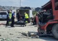 TIR, emniyet şeridinde park halindeki araçlara çarptı: 1 ölü, 1 yaralı