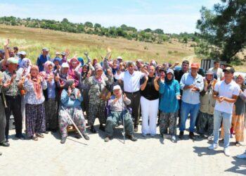 Manisa'da köylülerden 'mezarlık' eylemi