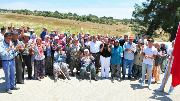 Manisa'da köylülerden 'mezarlık' eylemi