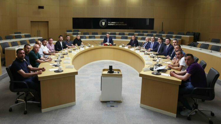 Bakan Bayraktar, Doruk Madencilik işçileriyle bir araya geldi