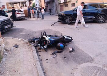 Otomobil ile çarpışan motosikletin sürücüsü yaralandı