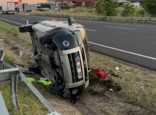 Ankara'da otomobil, refüje çarpıp takla attı: 2 yaralı