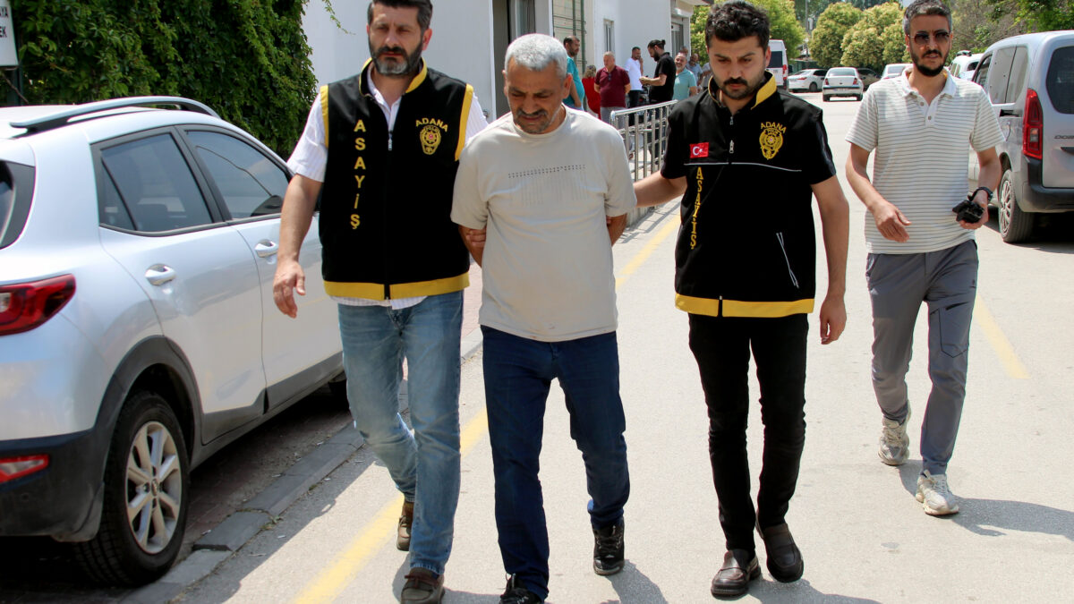 Kardeşini, dükkan kirasını eşit paylaştırmadığı için öldürmüş