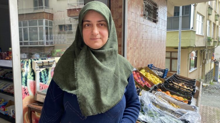 Hayvanlara dokunma korkusunu martıyla bağ kurup yendi