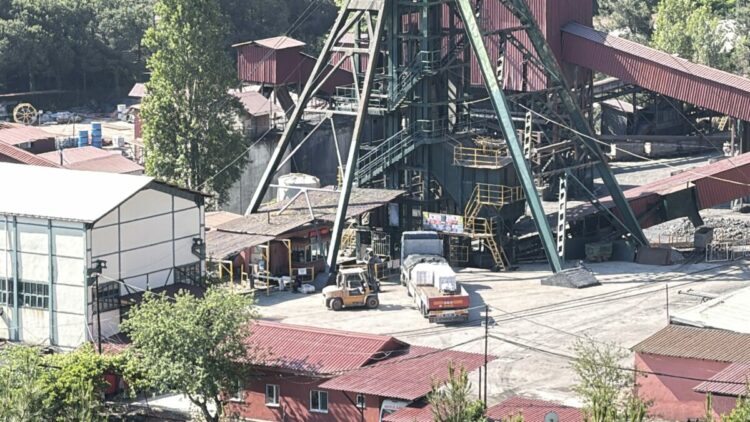 Maden ocağında çıkan yangın 6 gündür sürüyor