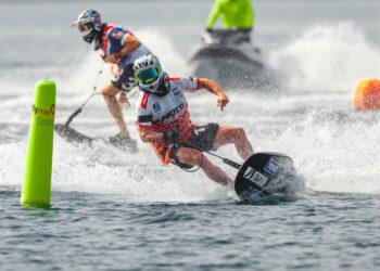 Motosurf heyecanı Çeşme'de başlıyor