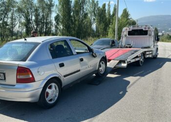 Otomobille çarpışan motosikletin sürücüsü ağır yaralandı