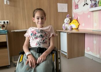 Skolyoz hastası Süheyda, dik duruşa kavuştu