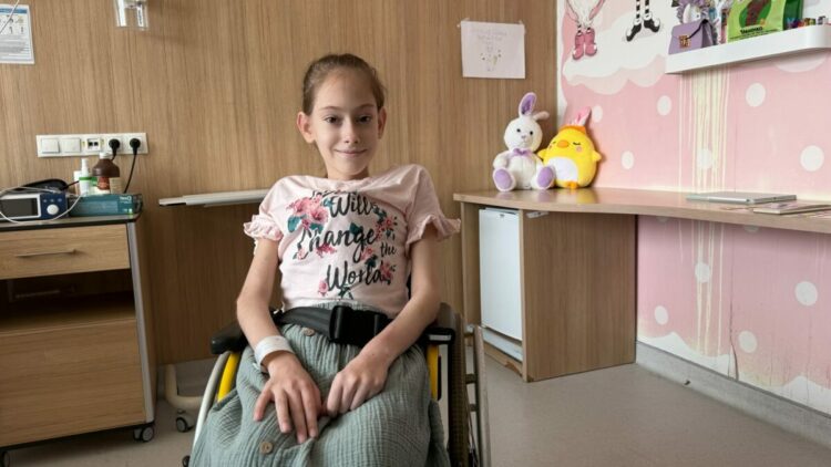 Skolyoz hastası Süheyda, dik duruşa kavuştu