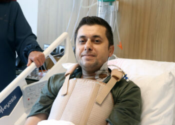 Aortu yırtılan hasta, yapay damarla hayata tutundu