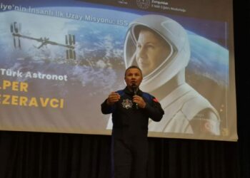 Alper Gezeravcı, Zonguldak'ta liselilerle deneyimlerini paylaştı