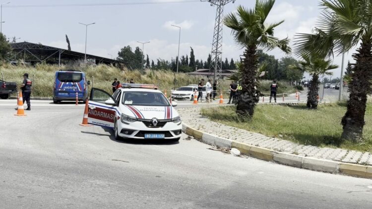 Cezaevi önünde 2 kişiyi vurup gasbettikleri otomobille kaçan 3 şüpheli yakalandı
