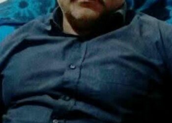 Devrilen traktörünün altında kalıp, öldü; kaza kamerada
