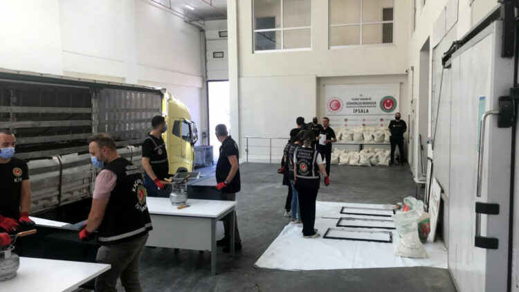 İpsala Sınır Kapısı'na gelen TIR'da 1,5 ton uyuşturucu ele geçirildi