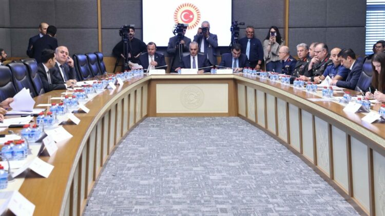 Uzman er ve erbaşlar ile ilgili düzenlemeleri içeren teklif, komisyonda kabul edildi