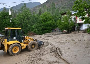Erzurum'da heyelan; yollar ulaşıma kapandı