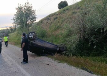Malatya'da devrilen otomobilin sürücüsü yaralandı
