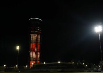 Sabiha Gökçen Havalimanı kulesi milli maçlarda kırmızı beyaz renklere bürünecek