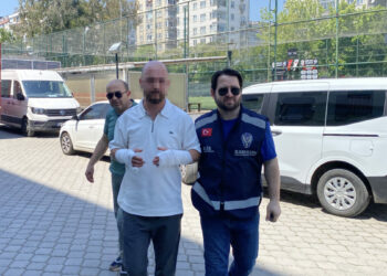 Eski eşini darbedip, iş yerine zarar verdi