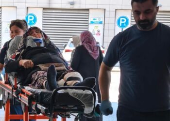 Park halindeki otomobile çarpan ATV'nin sürücüsü yaralandı