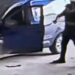 Hafif ticari araca giren yılan paniğe neden oldu; o anlar kamerada