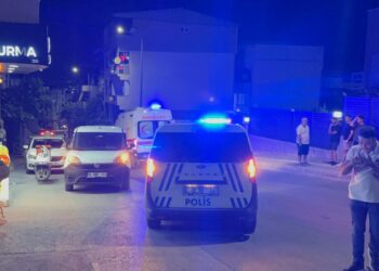 Kafede tartıştığı kişiyi tabancayla bacağından vurup kaçtı