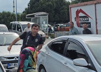 Yanlışlıkla kardeşinin kimliğiyle sınava geldi, amcası 4 dakika kala kendi kimliğini yetiştirdi