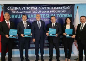 SOCAR ve Türk Traktör CEO'larına 'Turkuaz Kart' verildi