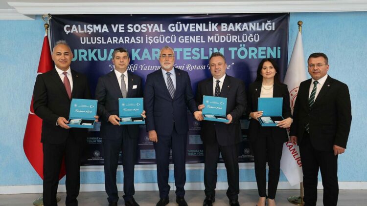 SOCAR ve Türk Traktör CEO'larına 'Turkuaz Kart' verildi