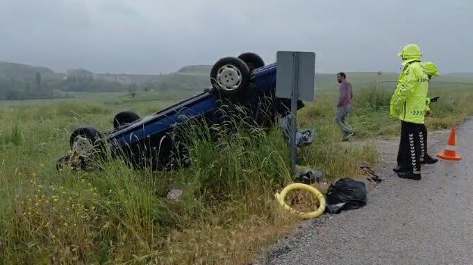 Takla atan otomobildeki aynı aileden 4 kişi yaraladı