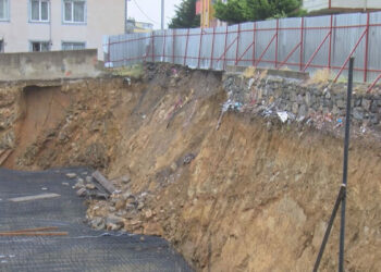 Sancaktepe'de toprak kayması -1