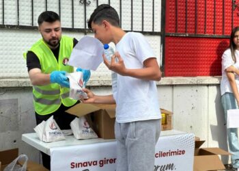 Sincan Belediyesi’nden LGS'ye giren öğrencilere ve velilere ikram