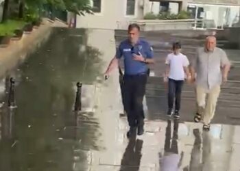 Kimliğini evde unutan öğrenci için polisler seferber oldu