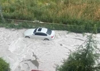 Ankara'da dolu ve sağanak hayatı olumsuz etkiledi