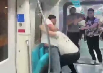 Pendik'te Marmaray'da yumruklu kavga kamerada