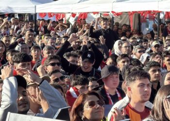 Yalova'da dev ekran karşısında milli maç heyecanı