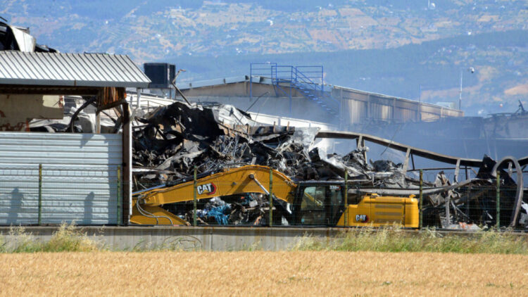Kahramanmaraş’ta yanan fabrikadaki hasar, gün ağarınca ortaya çıktı