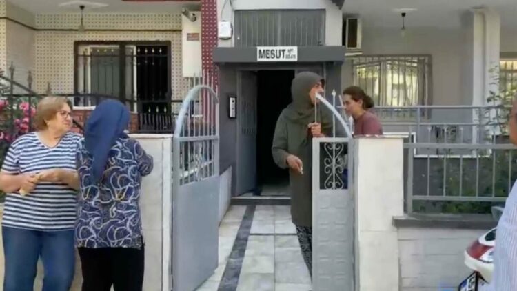 Tartıştığı boşanma aşamasındaki eşini öldürdü, kızını yaraladı