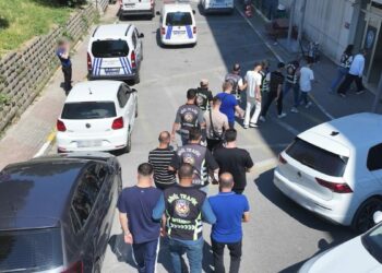 Avcılar'da trafikte konvoy yapan 10 sürücüye 230 bin lira para cezası