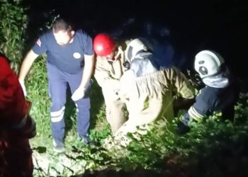 Tuvalet ihtiyacını gidermek isterken ırmağa düştü, itfaiye ekipleri kurtardı