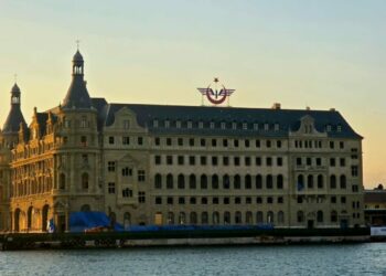 Bakan Ersoy: Haydarpaşa, yıllar sonra tarihi silüetteki yerini almaya başladı