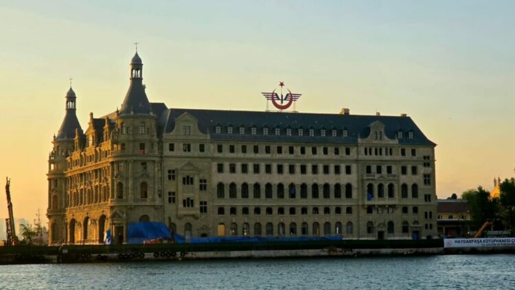 Bakan Ersoy: Haydarpaşa, yıllar sonra tarihi silüetteki yerini almaya başladı