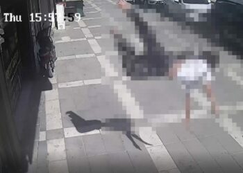 12 yaşındaki çocuk, güvercinlerle ilgilenirken 2'nci kattan düştü; o anlar kamerada