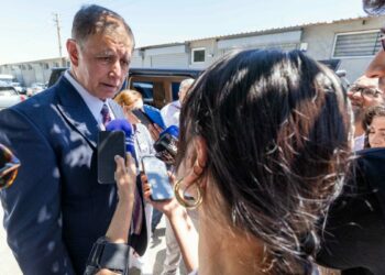 Cemil Tugay: CHP bizim çatımız, istifanın anlamı yok