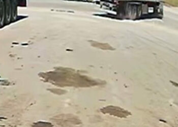 Kavşakta otomobille TIR çarpıştı; 3 yaralı