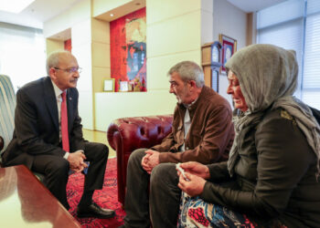 Kılıçdaroğlu, mağdur aileyi makamında kabul etti